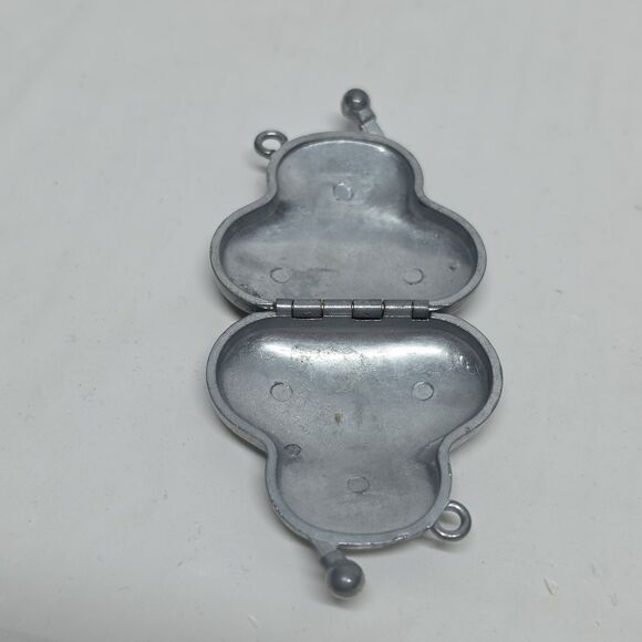 il_fullxfull.4273246903_7cjp.jpg Vintage Catherine Popesco Parisienne Purse Metal Pendant Pillbox Penny Holder